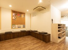オイルストレッチ専門店Pushの雰囲気（落ち着きのある待合室）