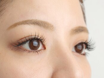 ニコットラッシュ 神戸マルイ店(nicott lash)の写真/【アイブロウ美眉スタイリング¥2800/まつげパーマ¥2800/マツエク100本¥2980】丁寧で高技術な施術で高評価◎