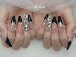 黒×シルバー強めネイル