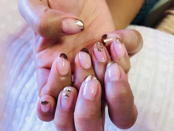 スパフーラ(Spa HULA)/変形フレンチネイル