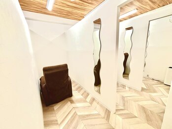 ヘアースタジオ 華/まつげスペース