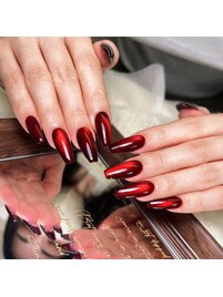 赤いキャットアイネイル