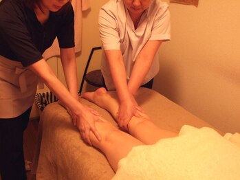 ピアチェーレ Piacere/2人がかりのトリートメント