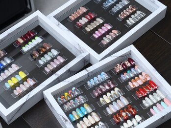 チャンプ(Champu)の写真/【全メニュー丁寧なケア込み】毎月変わるサンプルの中からお好きなデザインを選ぶ定額ネイルコースご用意♪