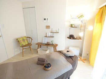 サリータセグンド(SARITAII)/白木フローリングの明るいサロン