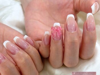 シャトラン(chatran)/フレンチネイル＋パーツ追加♪