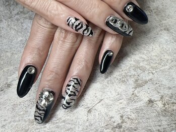 ユニックスマークイズ みなとみらい店(UNIX Mark Is)/ゼブラネイル