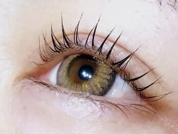 ナディ ネイルアンドアイラッシュサロン(nadi)の写真/ぱっちり人形の様な目に＊人気の《束感仕上げ♪似合わせラッシュリフト》至近距離で見ても美しい仕上がり◎