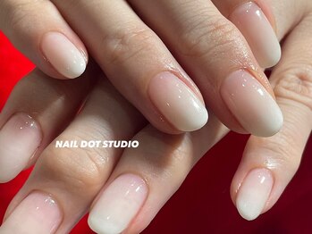 ネイルドットスタジオ 堺筋本町(NAIL DOT STUDIO)/白グラデーション