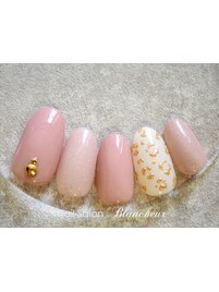 くすみピンクのレオパードネイル