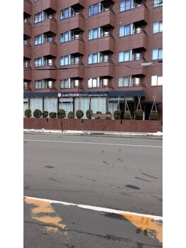 ボディデザインサロン ユルラ(Body design salon YuLuLa)/赤レンガ調が目印!3番出口すぐ