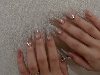 アモフ(amof)の写真/シンプル・きれいめからワンホン・ガーリーまで☆トレンド感のあるネイルをご提案♪


