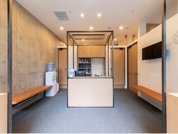 アイキュア鍼灸接骨院 中目黒(iCure鍼灸接骨院)/受付・待合室