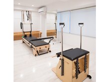 リフォーマー、チェアなどマシンが充実しています。