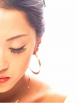 アンジェリークアイラッシュ(Angelique Eye Lash)/ こちらの目は装着しています。