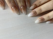 アロナ ネイルサロン アンド スクール(alona)/キラキラホワイトグラデーション