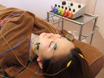 すずらん鍼灸院 整骨院の写真/女性鍼灸師在籍★年齢サインは内側から。老化は肌表面だけじゃないから、美容鍼で深層ケア