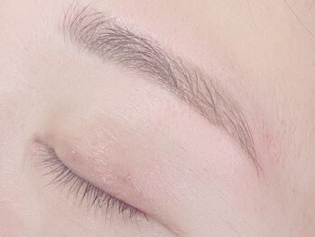 トラスタ(Trusta)の写真/【眉でお顔の印象は大きく変わる☆】黄金比×骨格であなたに合う美眉デザインをご提案♪