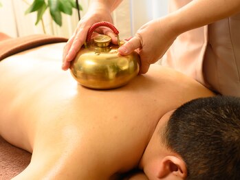 楽楽堂/銅びんの背による血流