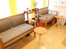 美姿勢矯正 千歳烏山プレゼント整体院/待合スペースです