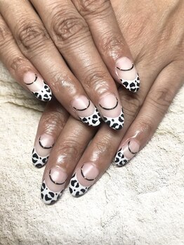 ヒールネイル(heal nail)/マットフレンチひょう柄