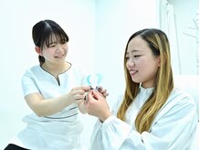 ホワイトニングカフェ 鹿児島中央駅前店の雰囲気(スタッフが隣でサポート致します♪)