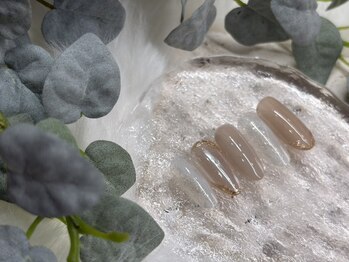 Nail salon JEWEL【ジュエル】の写真/お仕事で派手なネイルができない方や自爪が薄い方も、クリアジェルネイルで健康的な美しい指先に◎