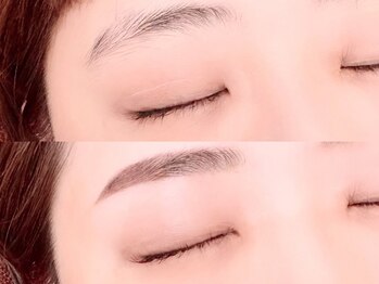 ピュアリス(Pualice)の写真/[南森町]眉のお悩みはプロにお任せ★《アイブロウ¥3400~》メイクの時短&素顔に自信が持てる!美眉で印象UP♪