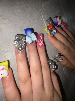 Top Coat 【トップコート】下北沢店の写真/センス溢れるデザインと多彩なアート提案で、誰とも被らない指先へ。長さだしにも対応♪海外輸入パーツも◎