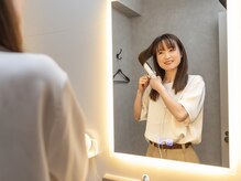 ドライヘッドスパ専門店 La HEAD 新宿西口/ヘッドスパ/肩こり/眼精疲労の雰囲気(コースに応じてドライヤーやコテ、豊富なスタイリング剤をご用意)