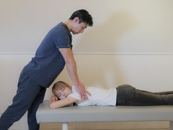 あるある整骨院アンドビューティー/肩こりに効くポイントに指圧