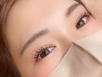 アイラッシュサロン リリウム(Lilium)の写真/耳つぼジュエリーとまつ毛メニューが同時施術可能*キープ力抜群の【LEDまつ毛エクステ】で可愛いが長続き♪