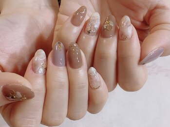 ラディアンス(Radiance)の写真/大人女性の心をつかむような、指先を綺麗に見せる上品なデザインをご提案♪丁寧なケアでモチの良さ◎