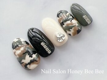 ハニービービー(Honey Bee Bee)/迷彩柄ネイル