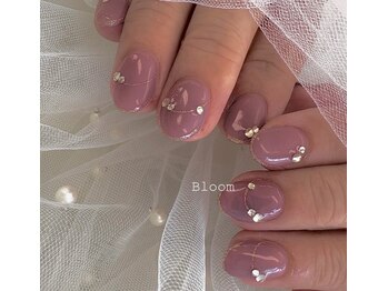 nail salon Bloom./