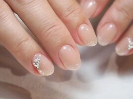 肌なじみキラキラネイル