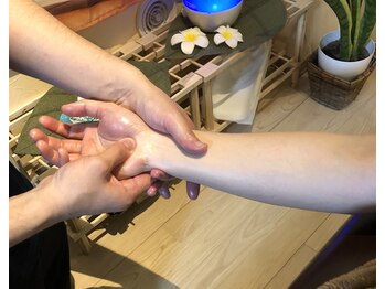 エッセンシャル(Essential)/肩/腕/手は【ハンドケア調整】