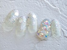 カトルナフ(quatre fois neuf)/大人の韓国風キラキラネイル