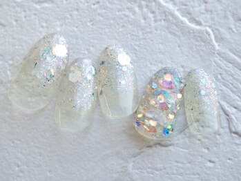 カトルナフ(quatre fois neuf)/大人の韓国風キラキラネイル