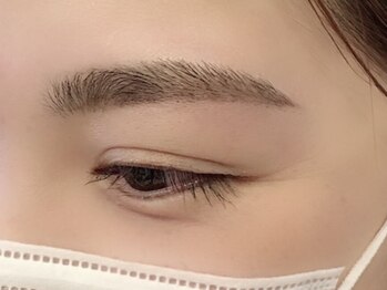 アモウズ(Amouz)の写真/【黄金比から貴女に似合う眉形をデザイン】アイブロウワックス初回¥3,990♪トレンド感ある仕上がり提案も◎
