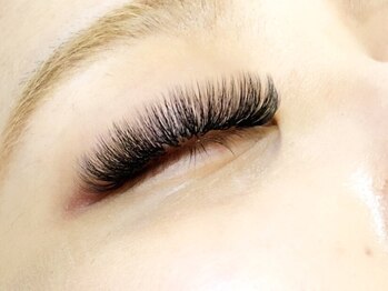 アンムートルーナ(Anmut Luna)/ボリュームラッシュ