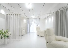 シャルム みなとみらい(SHARME)の雰囲気（ふかふかなリクライニングソファーで施術いたします♪）