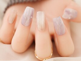 上品なパープルニュアンスネイル