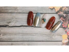 秋の大人めニュアンスネイル