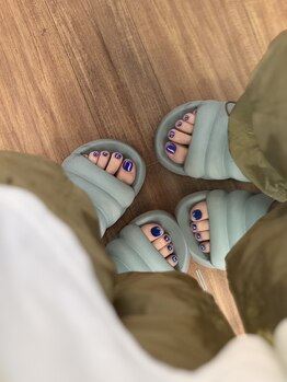メタリックブルーフットネイル