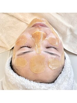 サロンブランシュ(salon BLANCHE)の写真/《内側から発光◇ワントーンUP》ツヤ肌WAXでくすみ撃退！つやんと光る赤ちゃん肌/ハーブピーリングも◎