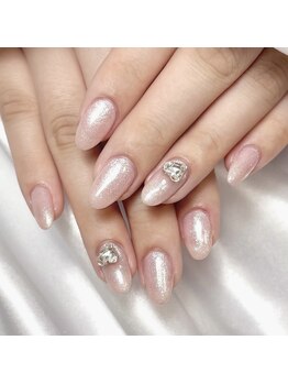 シュクルーレ(sucleure)の写真/【丁寧なカウンセリングで似合うが見つかる】上品で大人可愛いワンホンネイルで理想の指先に*