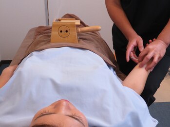 高田鍼灸カイロプラクティック/お腹を温めながら鍼灸施術