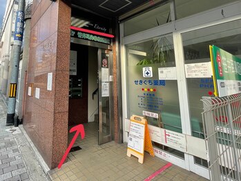エタニティ 北花田店(Eternity)/【道案内】3.ブラウンのビル