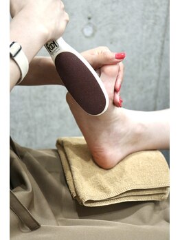 足裏角質ケアでツルツルかかとに